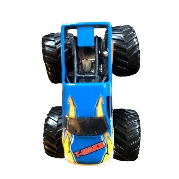 Lot of 4 Hot Wheels Monster Jam Trucks T-Maxx Grave Digger Scarlet Bandit + 1 - Picture 6 of 15